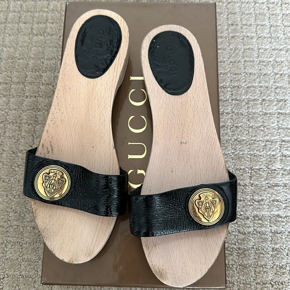 Gucci Black Patent Leather Crest Wooden Slide Sandals size 36.5 - Picture 3 of 4